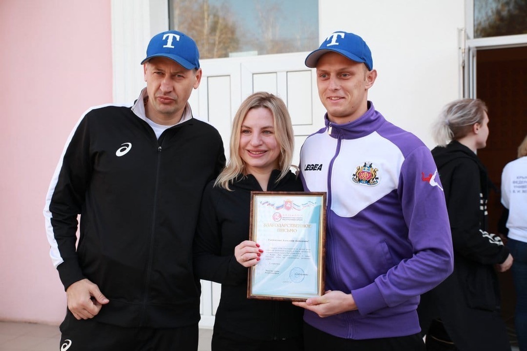 Торубарова министр спорта. Министр спорта Крыма Ольга Торубарова. Торубарова Ольга зарядка в Ялте. Торубарова Ольга Александровна министр спорта Республики Крым. Министр спорта Крыма Ольга Торубарова биография.